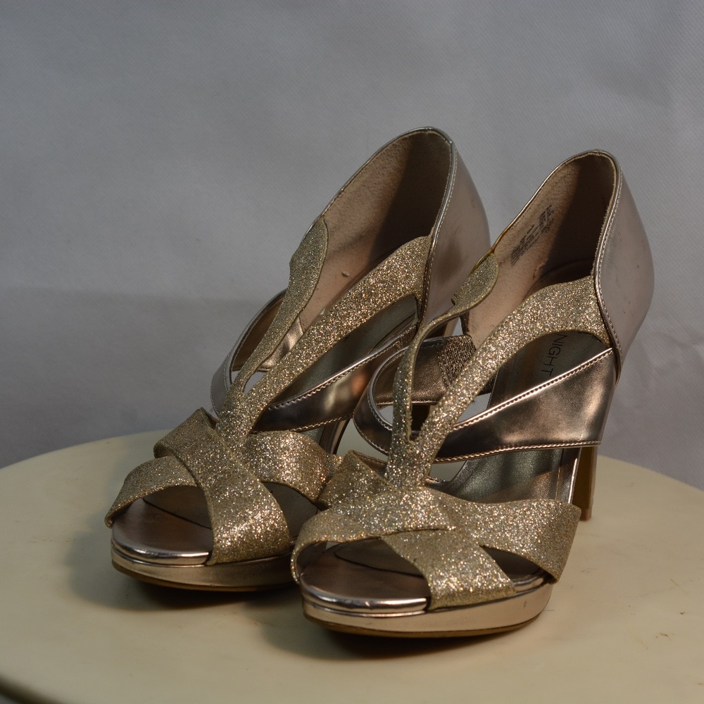 Fionni Night Gold Glitter Shoes sZ 9.5